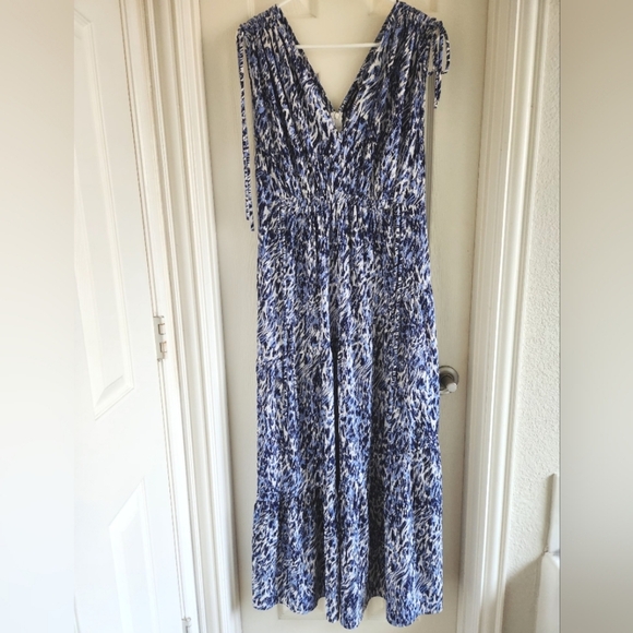 Maggy London Sloan Tiered Maxi Dress Abstract Swirt Print In White/Navy Size 10 - Picture 4 of 6